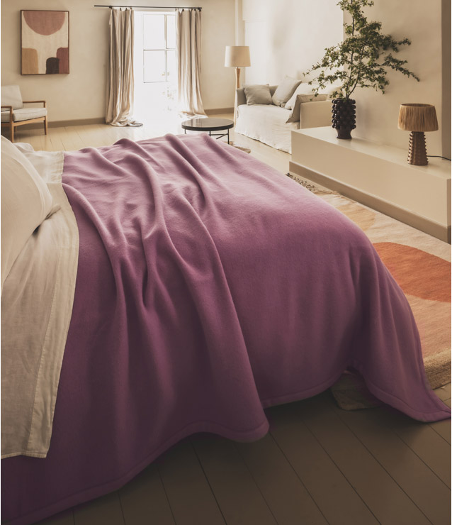 Couverture Réale main product photo